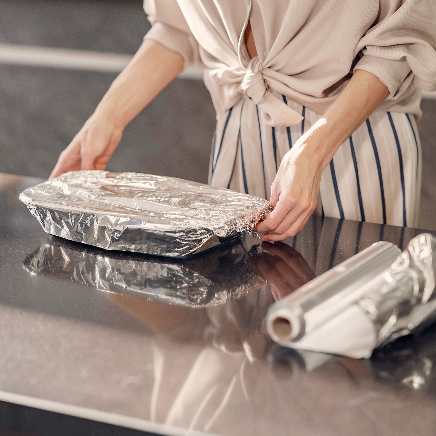 Non-stick aluminum foil sheet, heavy duty, for grilling and baking Non-stick aluminum foil sheet, heavy duty, for grilling and baking